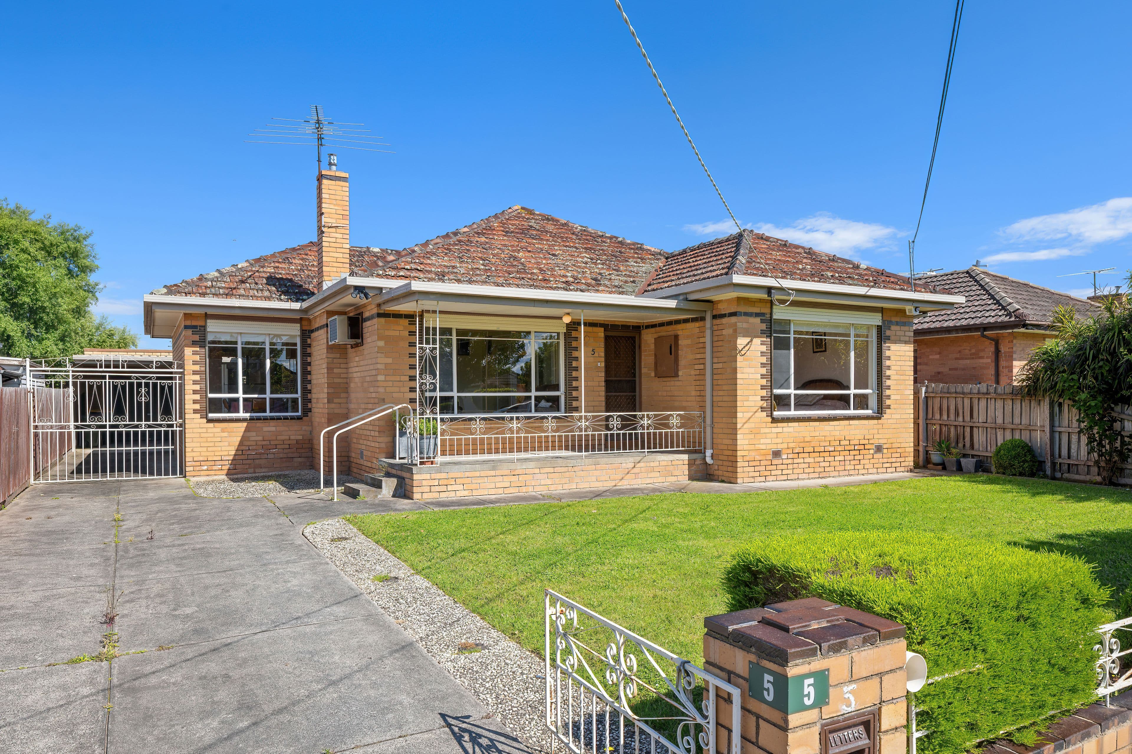 5 Plane Street, Thomastown VIC 3074, Thomastown - Thumbnail 2