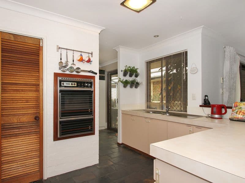 24 Dutton Crescent, HAMERSLEY WA 6022, Hamersley - Thumbnail 7