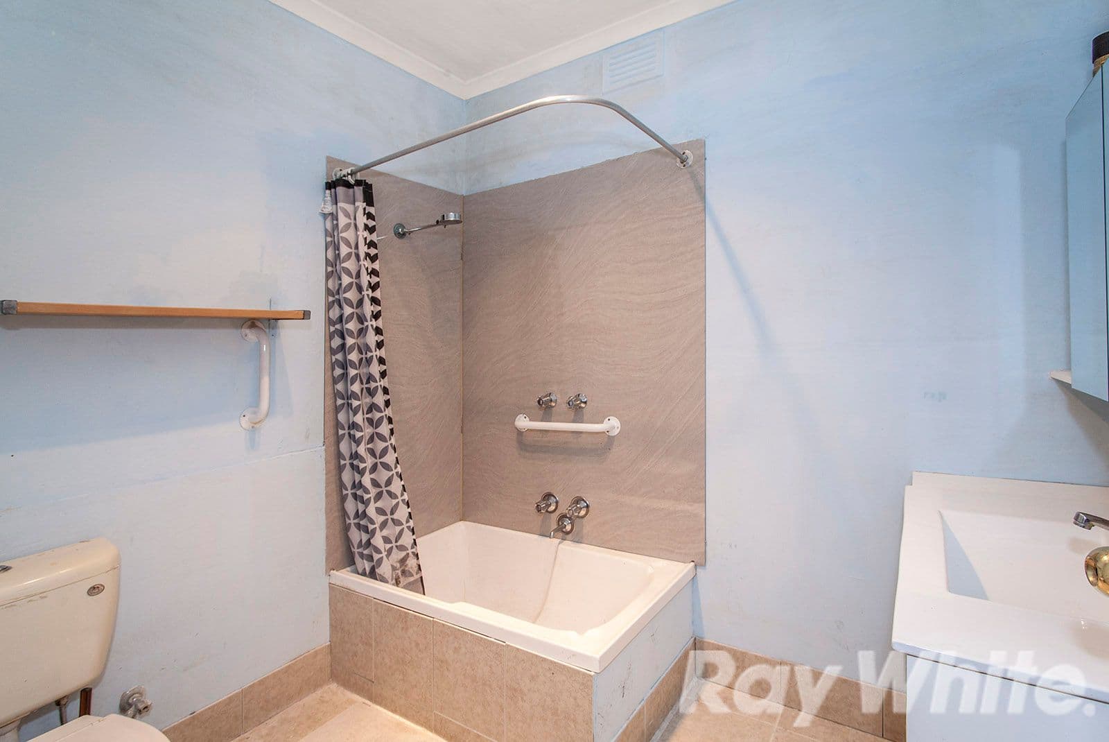 47 Theodore Avenue, Noble Park VIC 3174, Noble Park - Thumbnail 7
