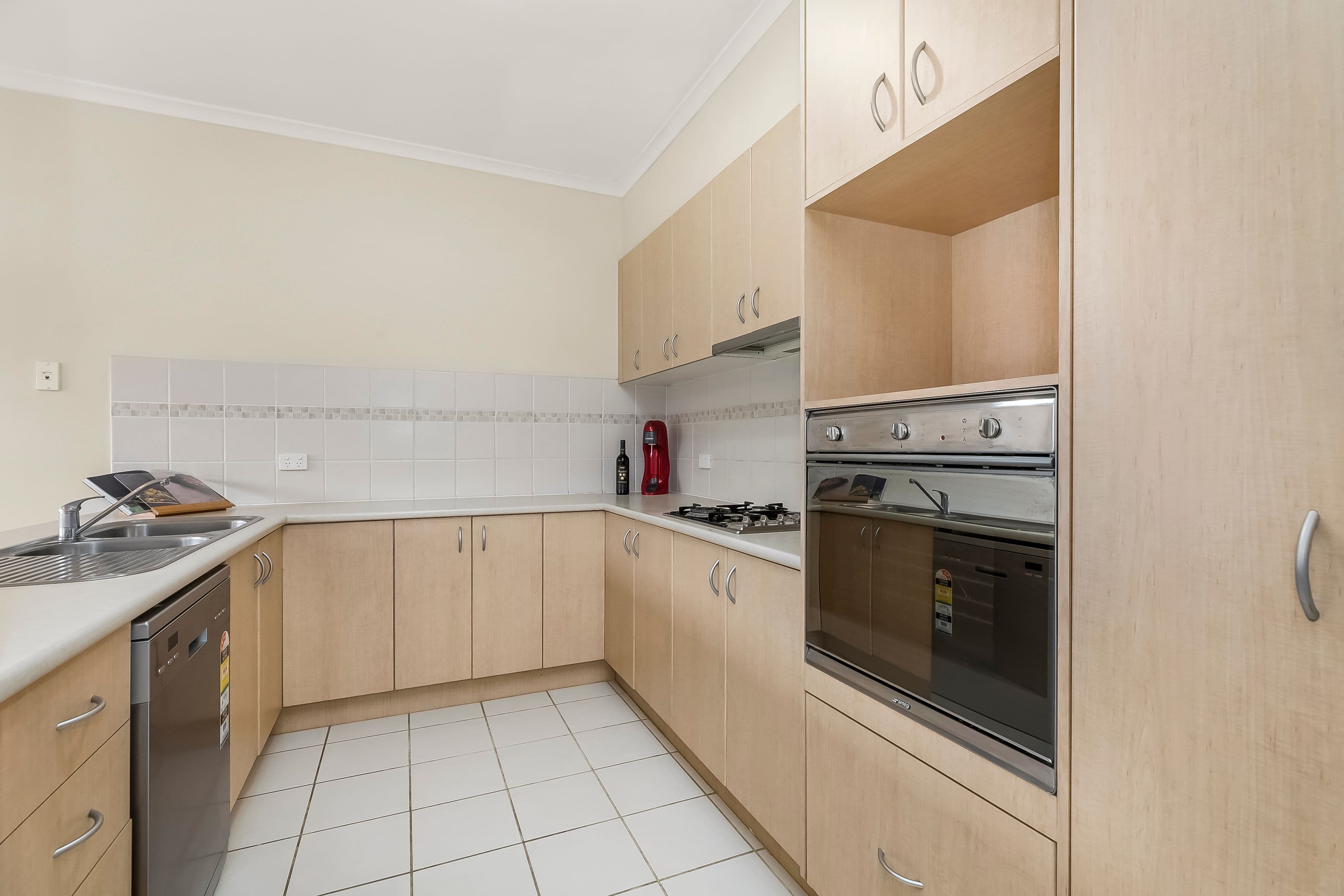 25 Larkspur Circuit, Glen Waverley VIC 3150, Glen Waverley - Thumbnail 3
