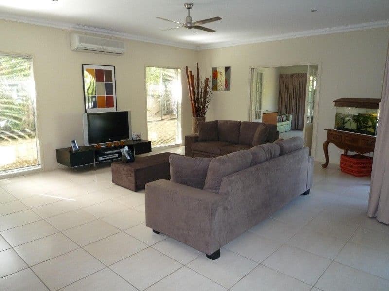 10 Blackfen Court, ARUNDEL QLD 4214, Arundel - Thumbnail 3