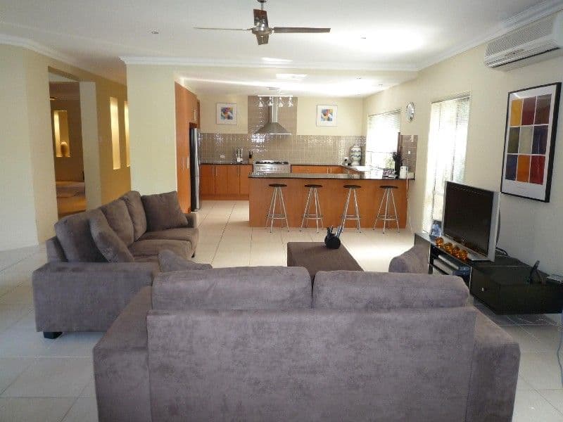 10 Blackfen Court, ARUNDEL QLD 4214, Arundel - Thumbnail 7