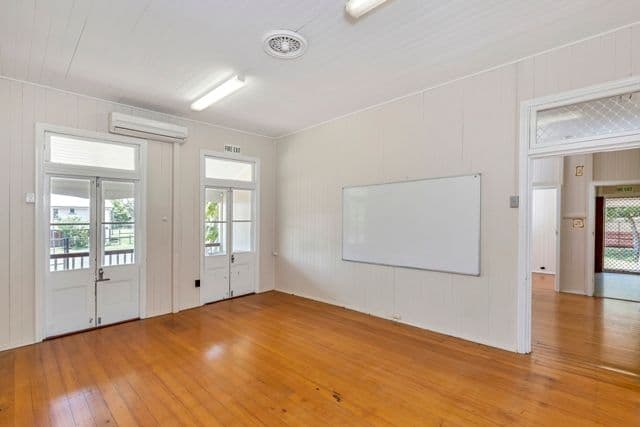 95 Glebe Road, Silkstone QLD 4304, Silkstone - Thumbnail 2