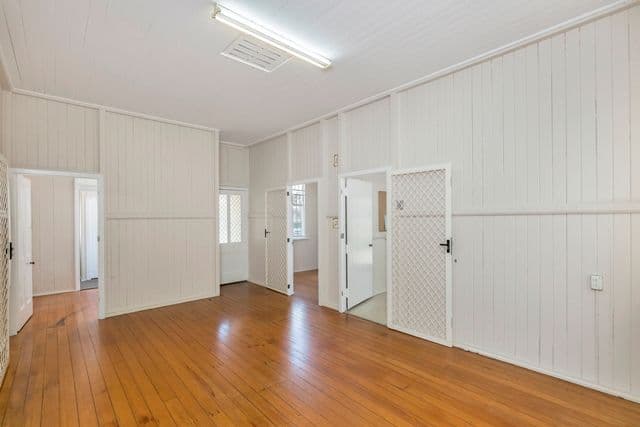 95 Glebe Road, Silkstone QLD 4304, Silkstone - Thumbnail 8