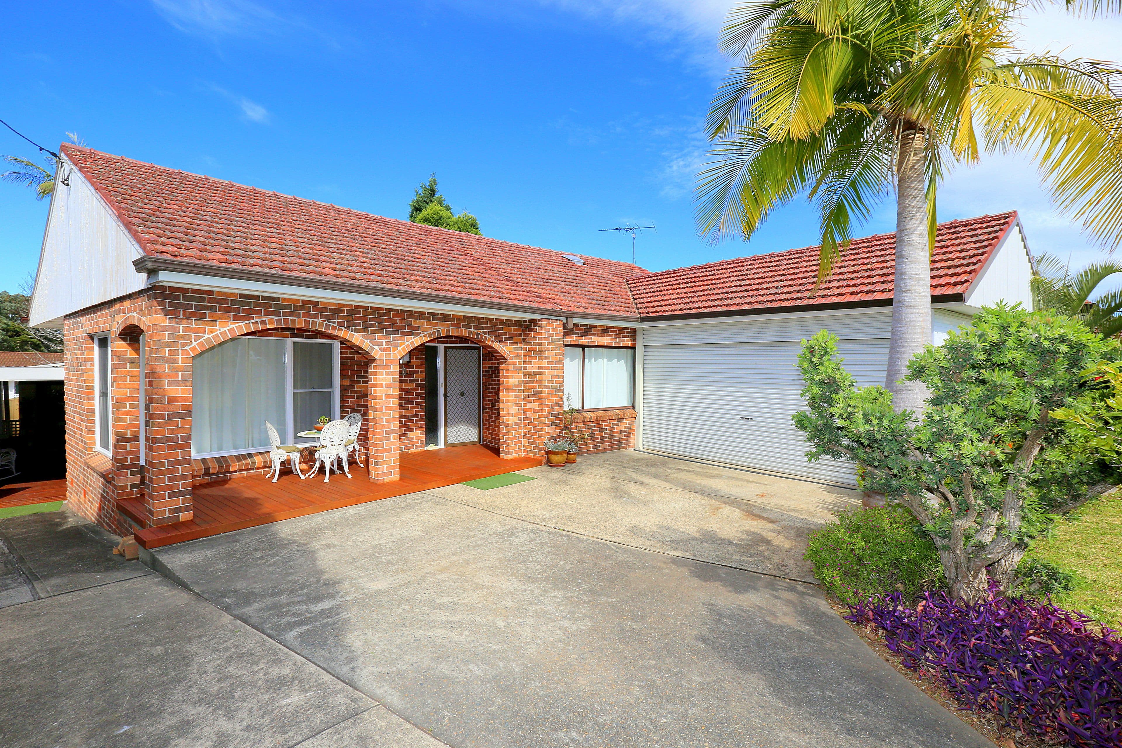 6 Usher Crescent, Sefton - Image 1