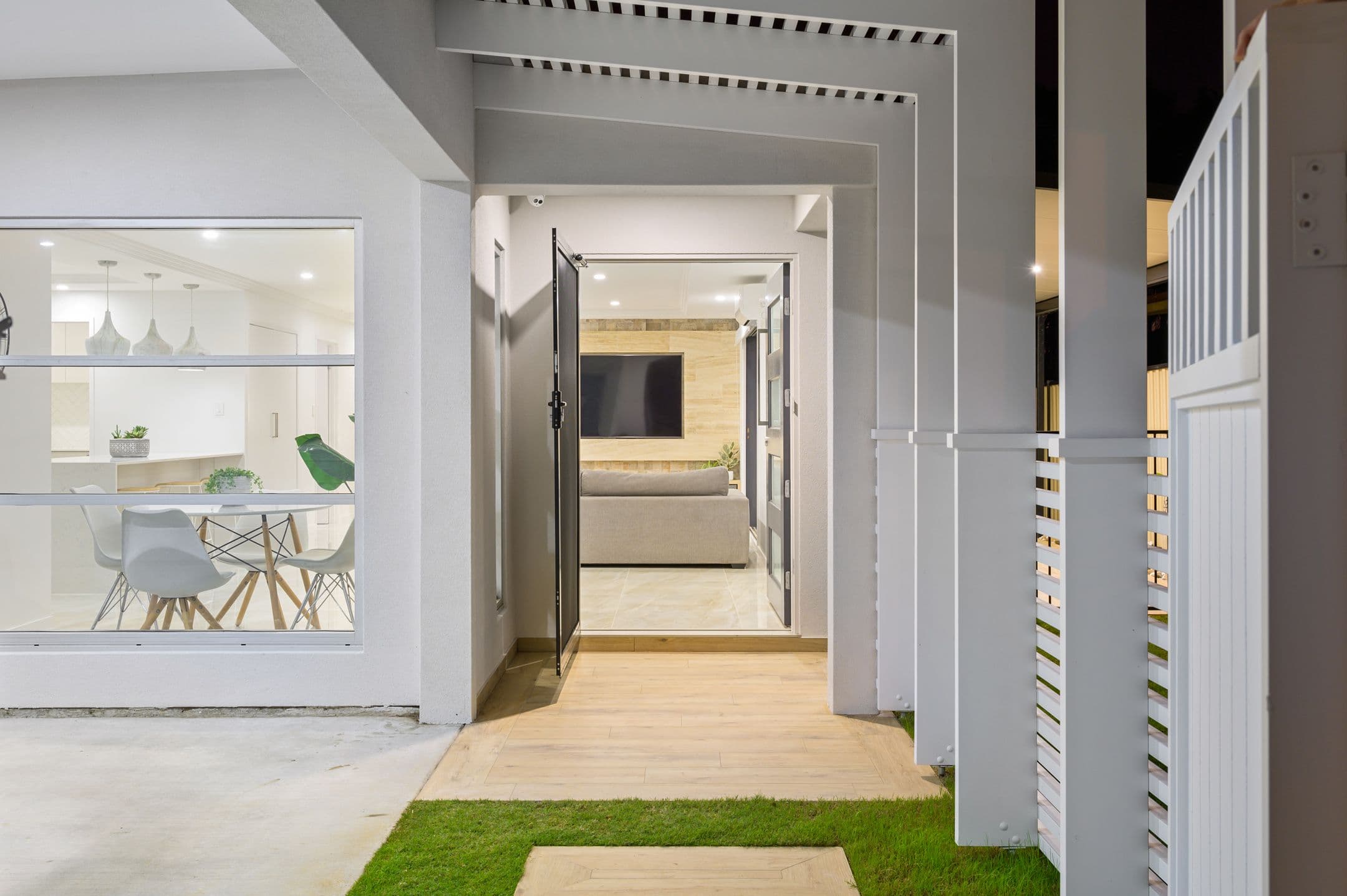 22 Medika Street, Runaway Bay QLD 4216, Runaway Bay - Thumbnail 2