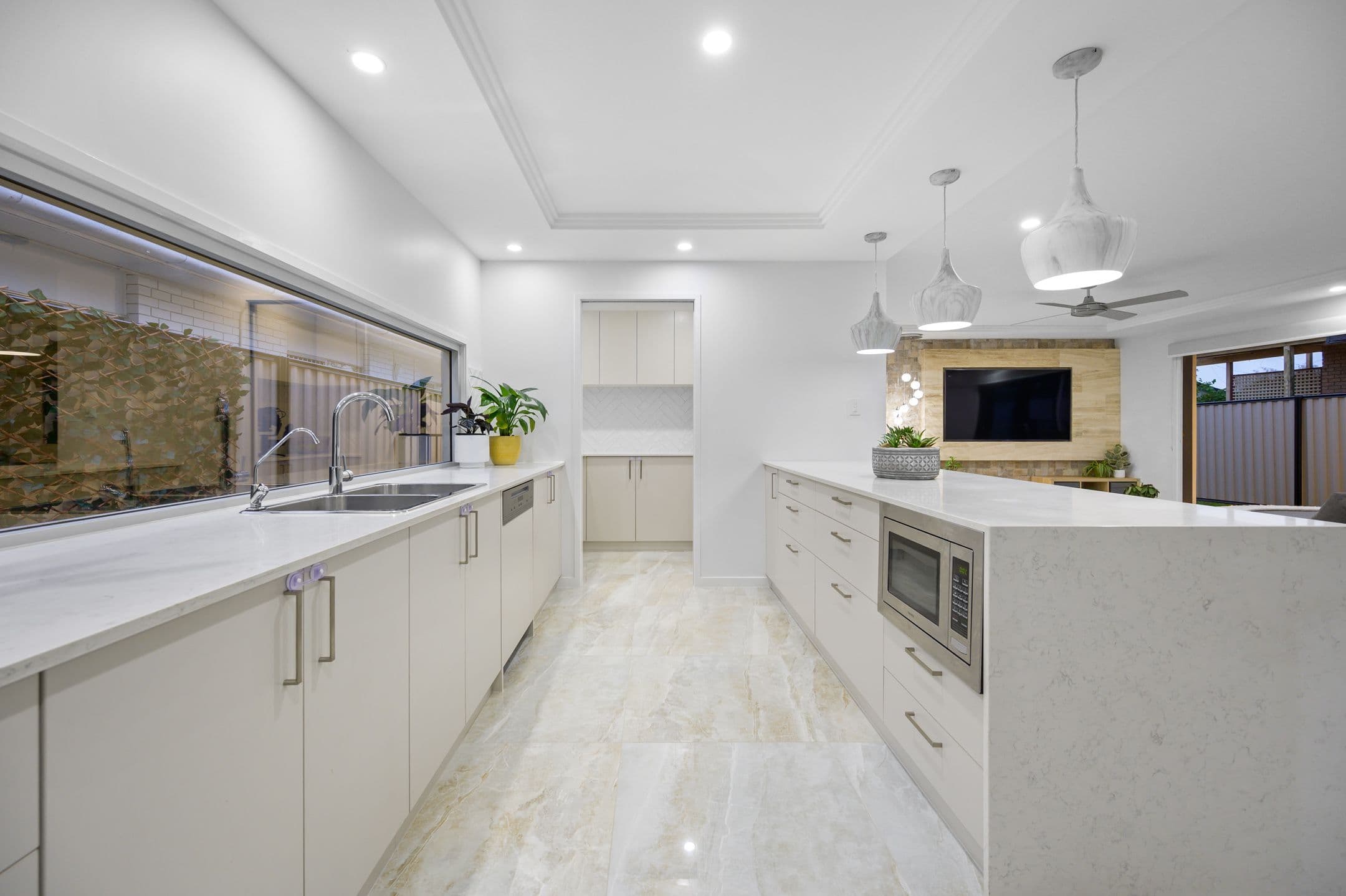 22 Medika Street, Runaway Bay QLD 4216, Runaway Bay - Thumbnail 4