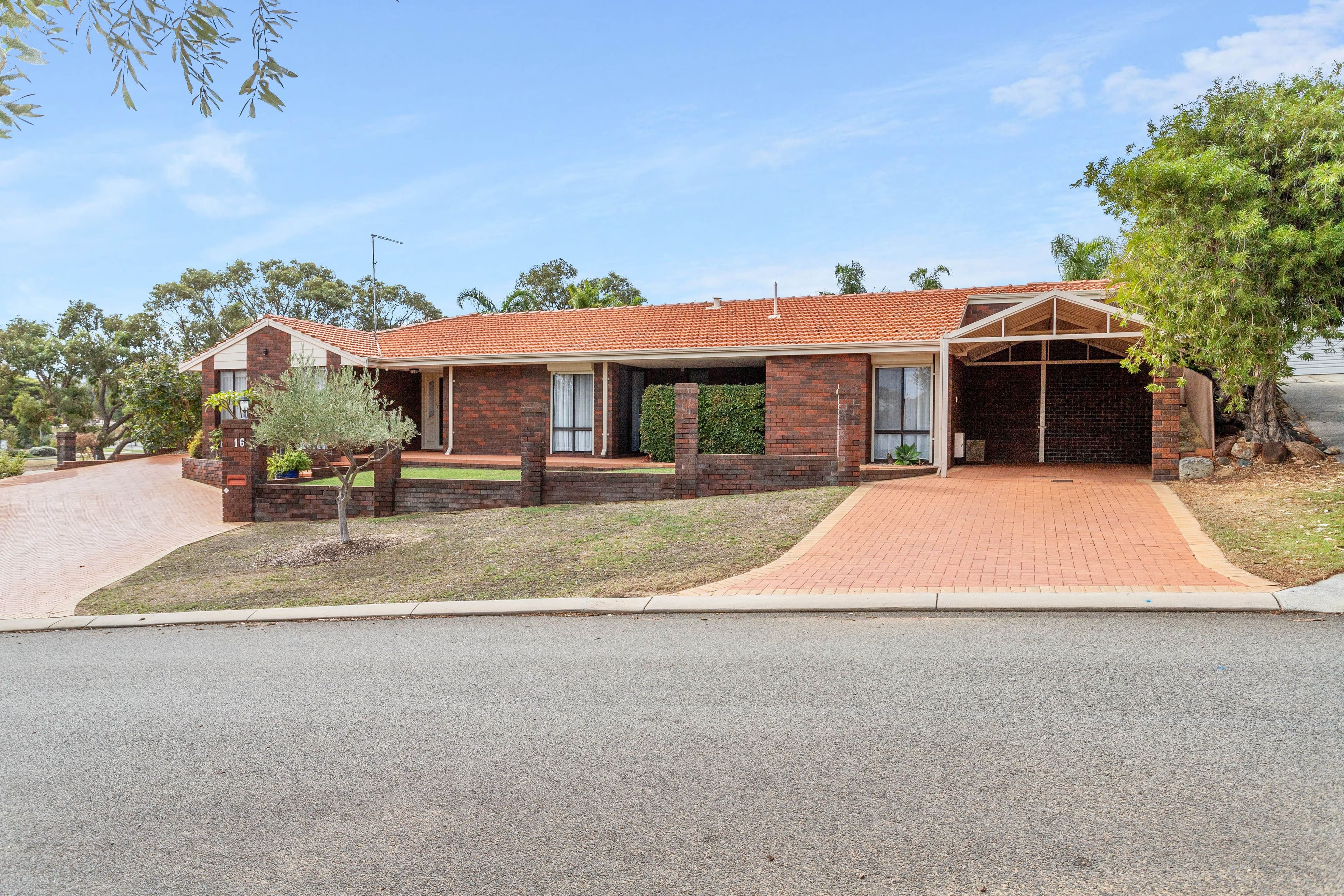 16 Bonsall Place, Carine WA 6020, Carine - Thumbnail 2