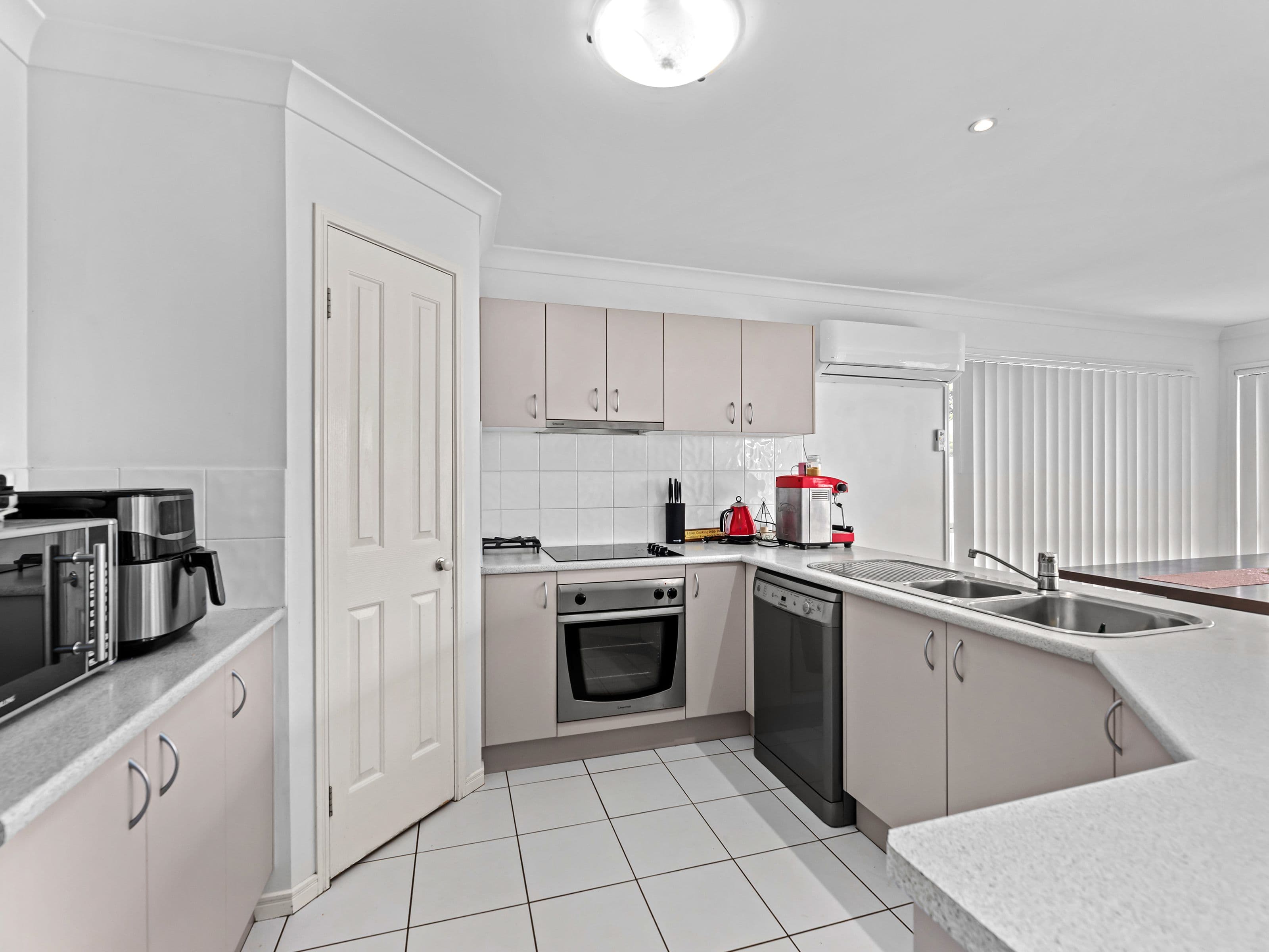 19 Walter Court, Leichhardt QLD 4305, Leichhardt - Thumbnail 2