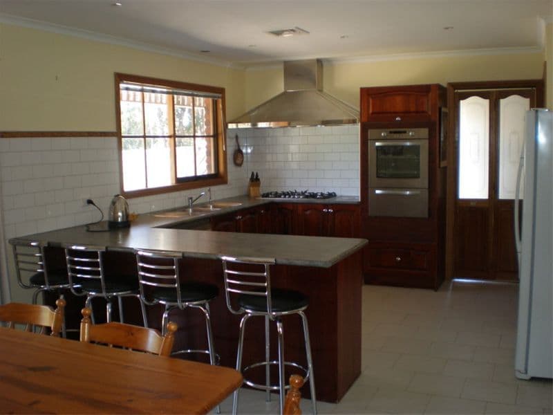 11  RANDALL Close, WALLAN VIC 3756, Wallan - Thumbnail 3