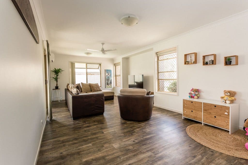 2 Vanessa Place, Emerald QLD 4720, Emerald - Thumbnail 2