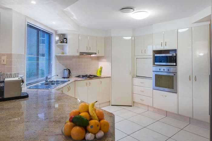 18 Sabrina Avenue, Helensvale QLD 4212, Helensvale - Thumbnail 4