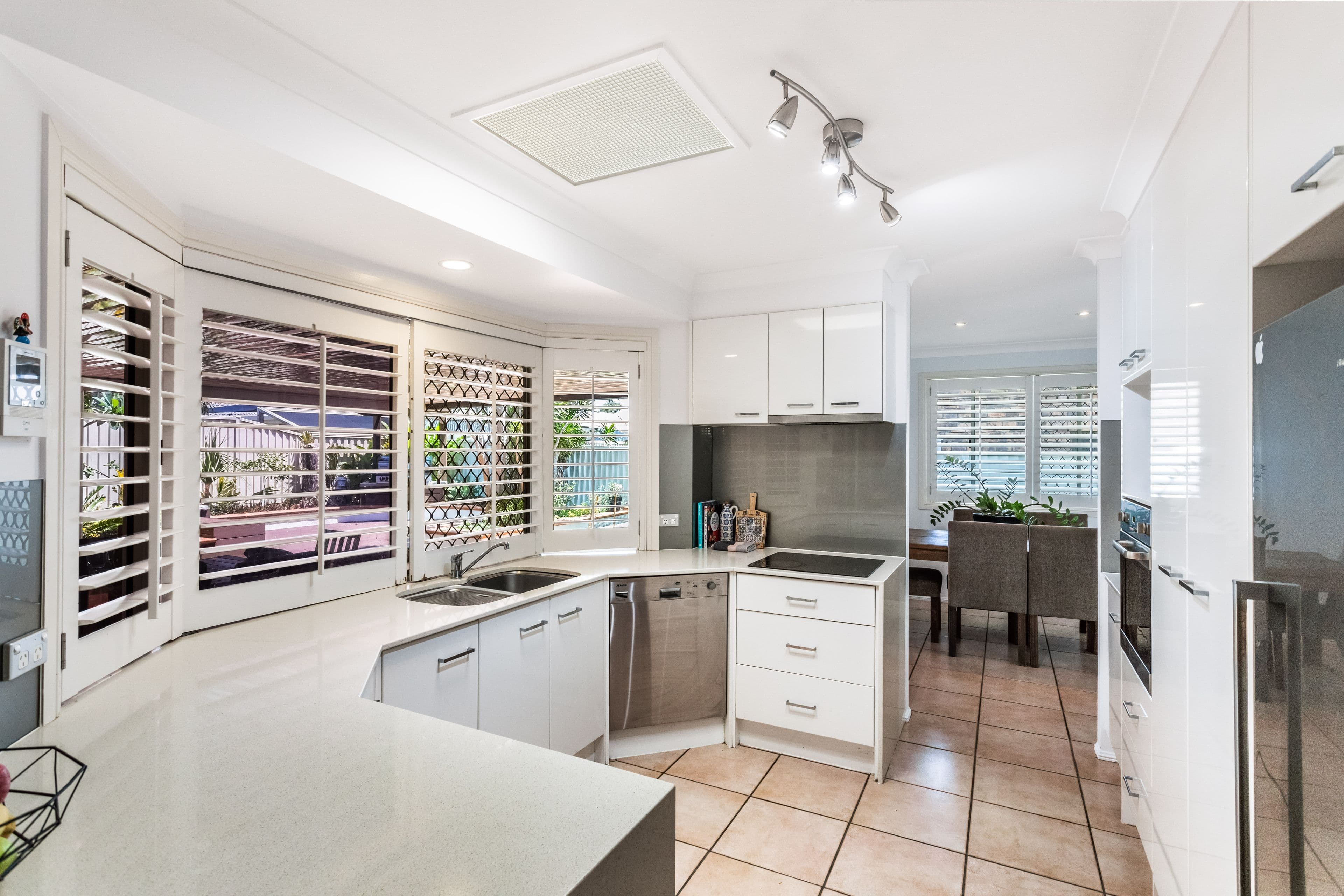 61 Dunlin Drive, Burleigh Waters QLD 4220, Burleigh Waters - Thumbnail 6