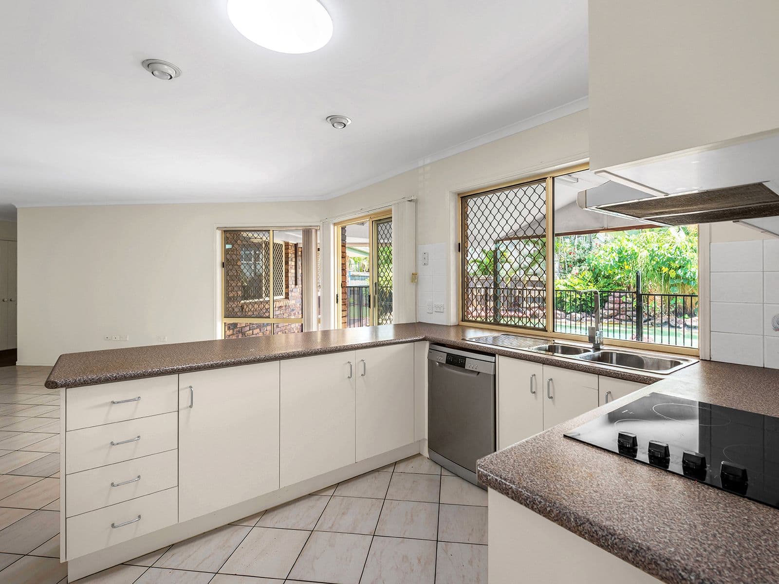 20 Brighton Court, Albany Creek QLD 4035, Albany Creek - Thumbnail 4