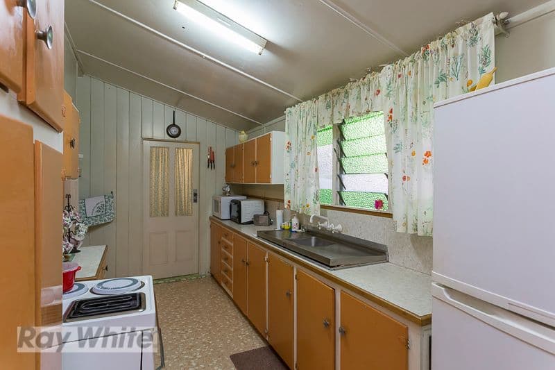 26 Akonna Street, WYNNUM QLD 4178, Wynnum - Thumbnail 5