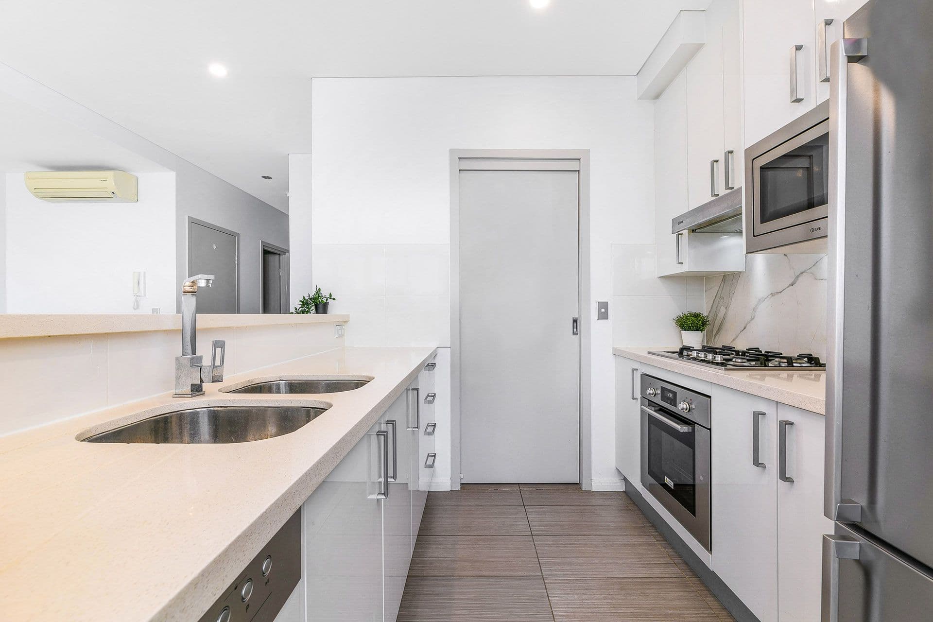 8B Mary Street, Rhodes NSW 2138, Rhodes - Thumbnail 4