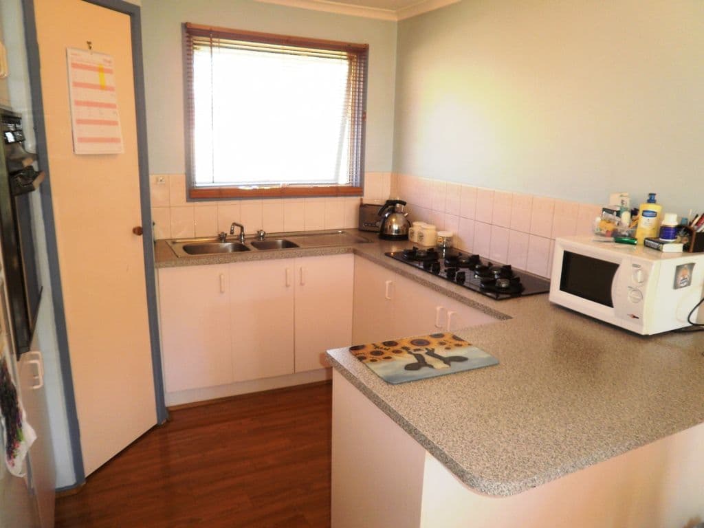 31 Westward Ho Street, SUNBURY VIC 3429, Sunbury - Thumbnail 3