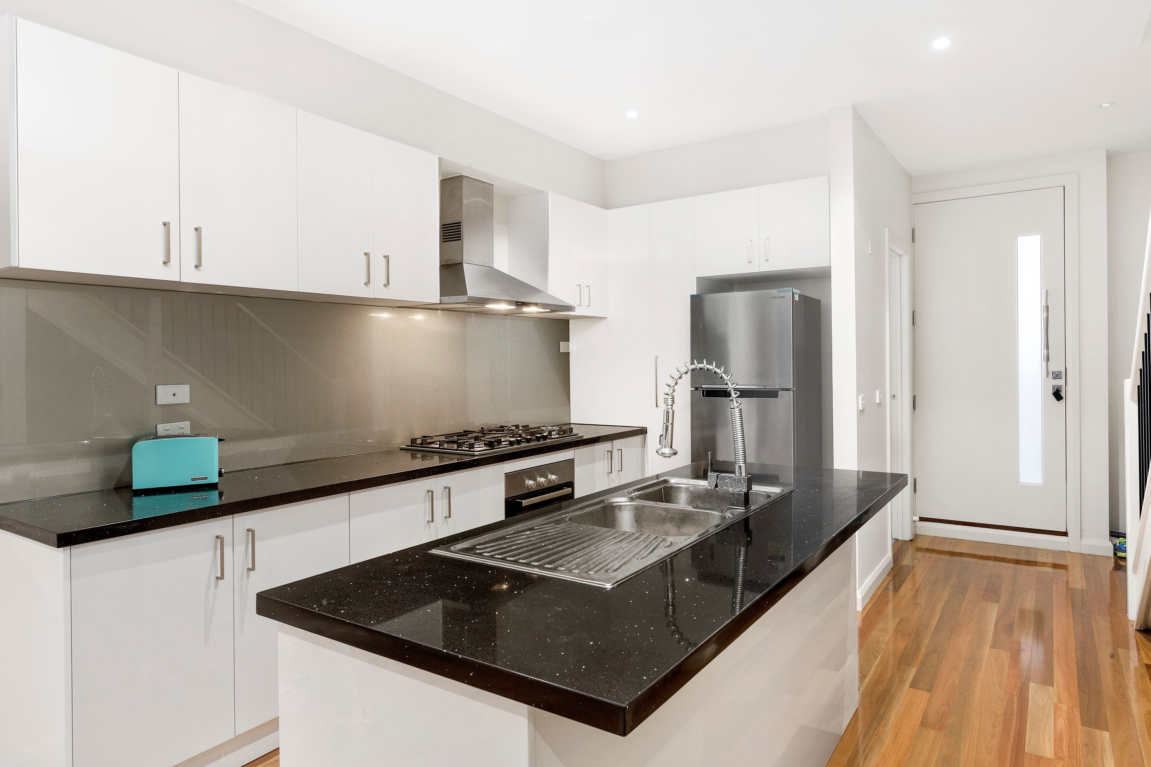 69 Tram Road, Doncaster VIC 3108, Doncaster - Thumbnail 3