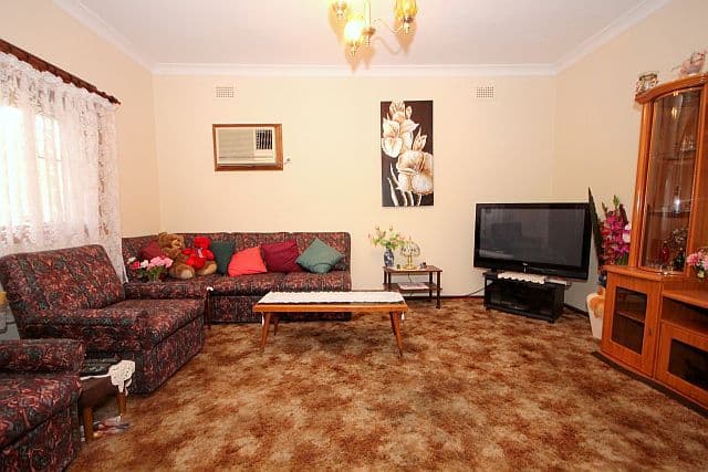 9 Larien Crescent, BIRRONG NSW 2143, Birrong - Thumbnail 2