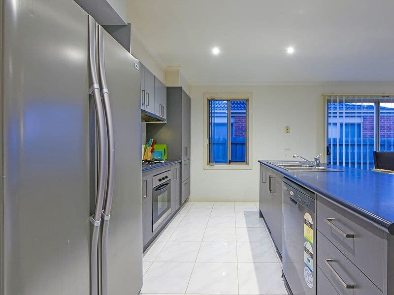 6 Galeff Avenue, Truganina VIC 3029, Truganina - Thumbnail 2