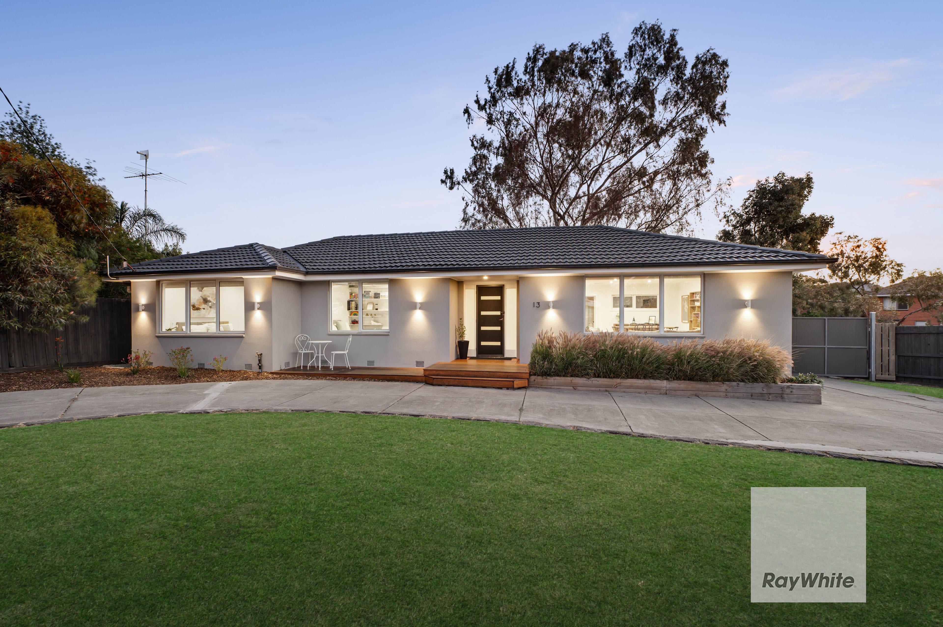 13 Churchill Avenue, Tullamarine VIC 3043, Tullamarine - Thumbnail 2