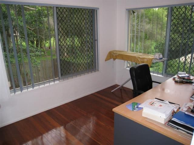 402  Nursery Road, HOLLAND PARK QLD 4121, Holland Park - Thumbnail 4