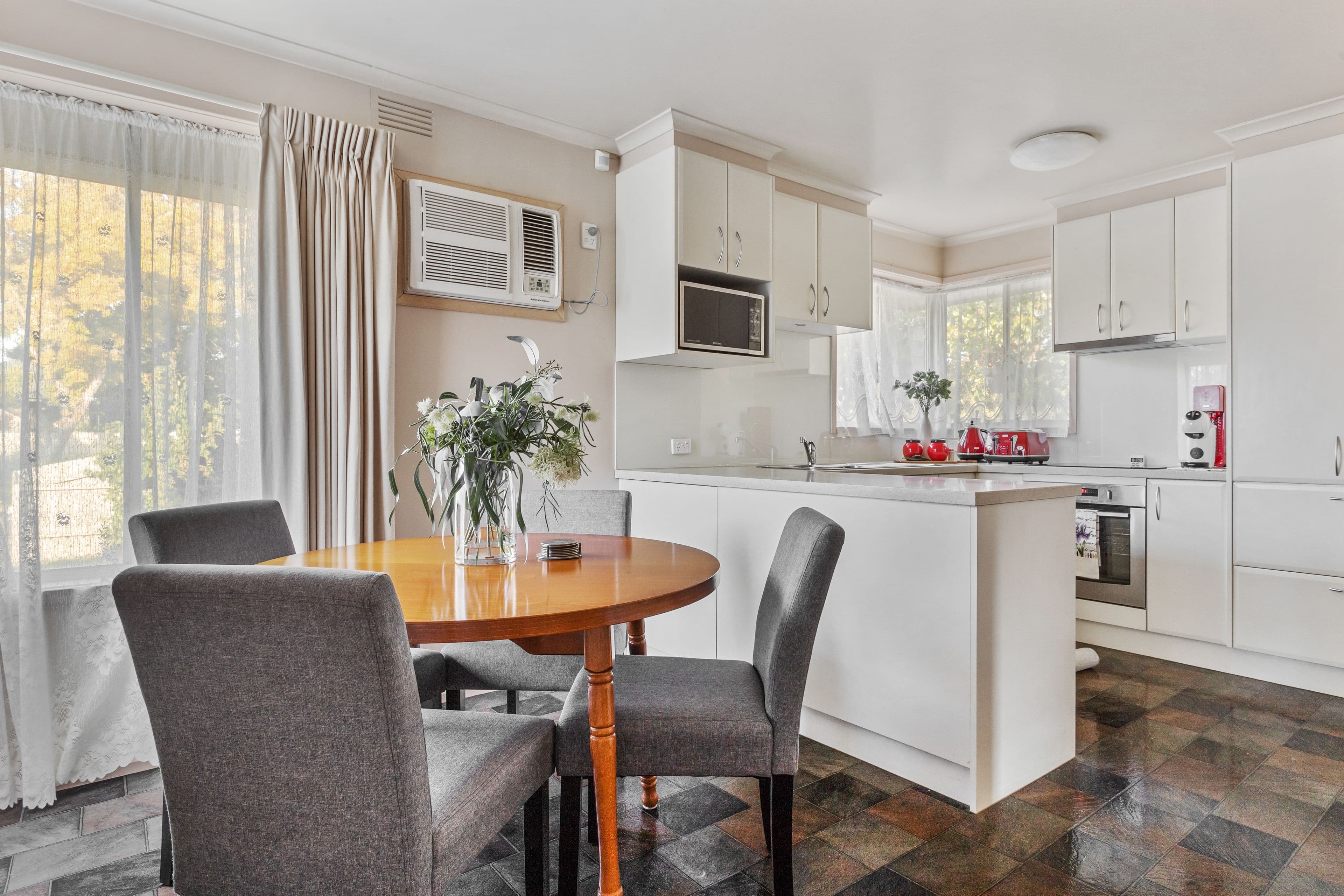 1 Carolanne Court, Mooroolbark VIC 3138, Mooroolbark - Thumbnail 2