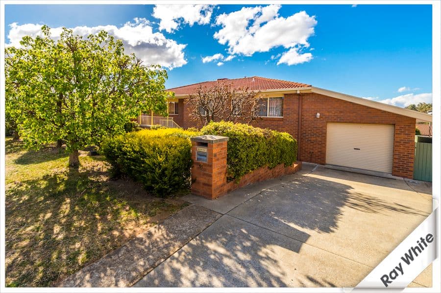11 Glennie Place, Queanbeyan West - Image 1