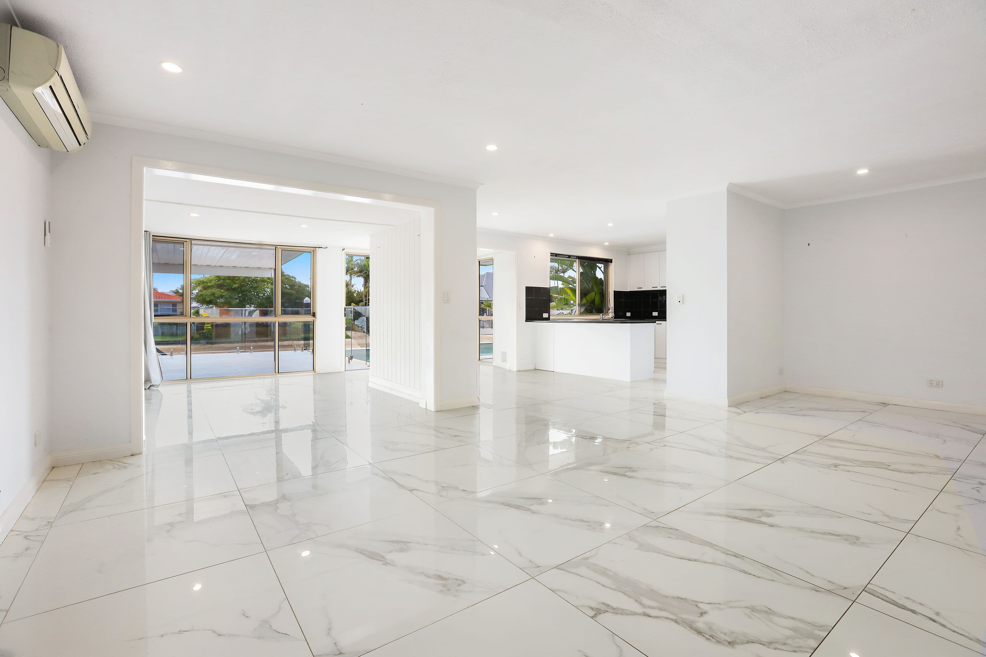 69 Kalimna Drive, Broadbeach Waters QLD 4218, Broadbeach Waters - Thumbnail 7