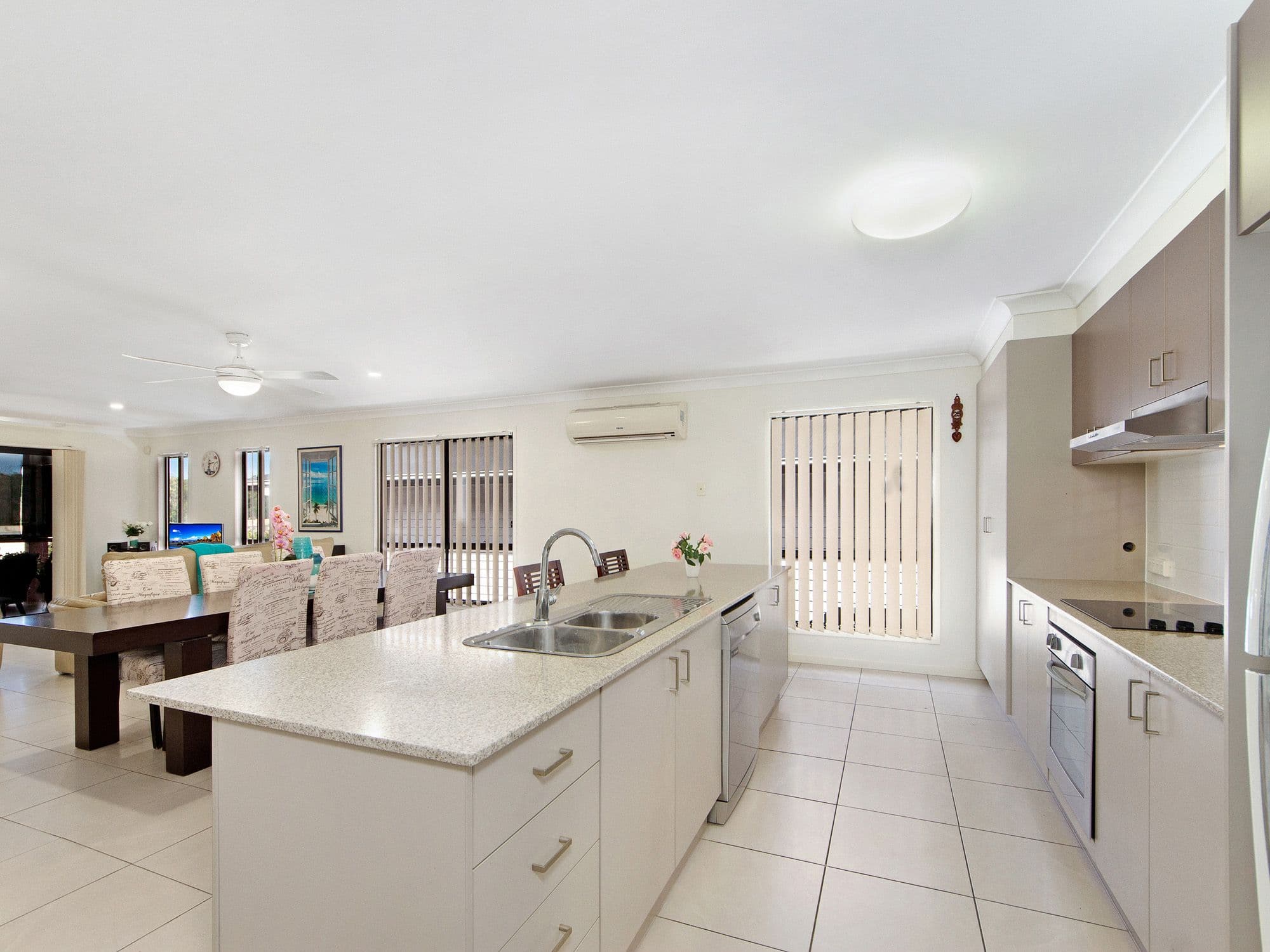 22 Silver Gull Street, Coomera QLD 4209, Coomera - Thumbnail 2
