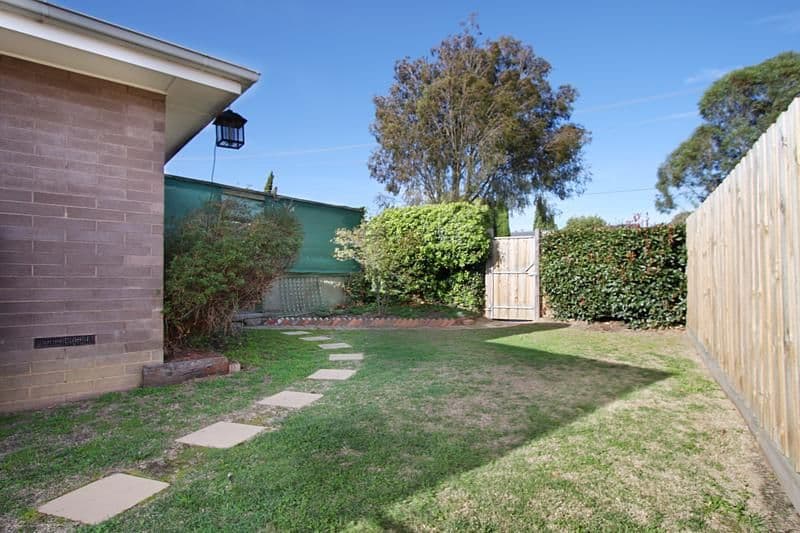 94 Fonteyn Drive, WANTIRNA SOUTH VIC 3152, Wantirna South - Thumbnail 2