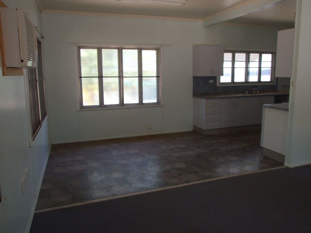 48 Quail Street, LONGREACH QLD 4730, Longreach - Thumbnail 4