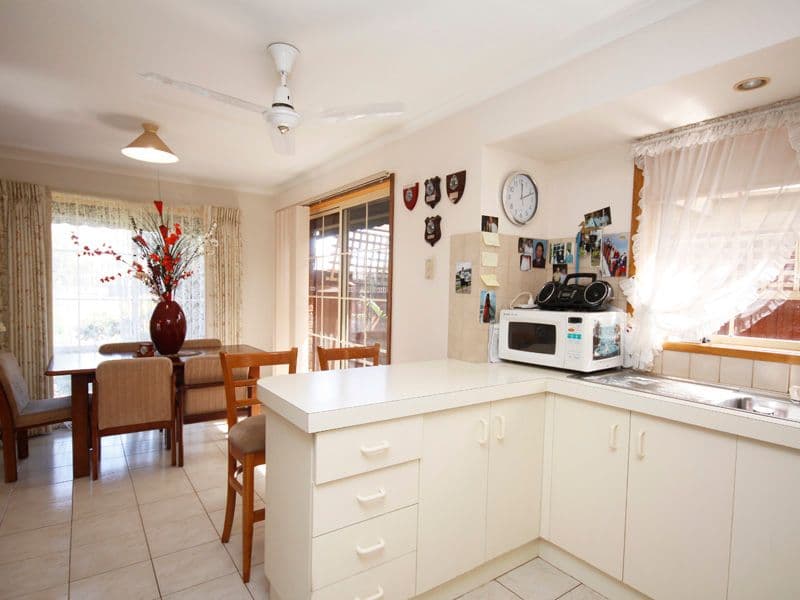 10 Govett Crescent, ST ALBANS PARK VIC 3219, St Albans Park - Thumbnail 4