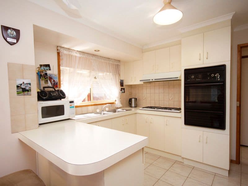 10 Govett Crescent, ST ALBANS PARK VIC 3219, St Albans Park - Thumbnail 5