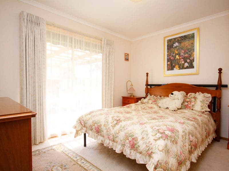 10 Govett Crescent, ST ALBANS PARK VIC 3219, St Albans Park - Thumbnail 7