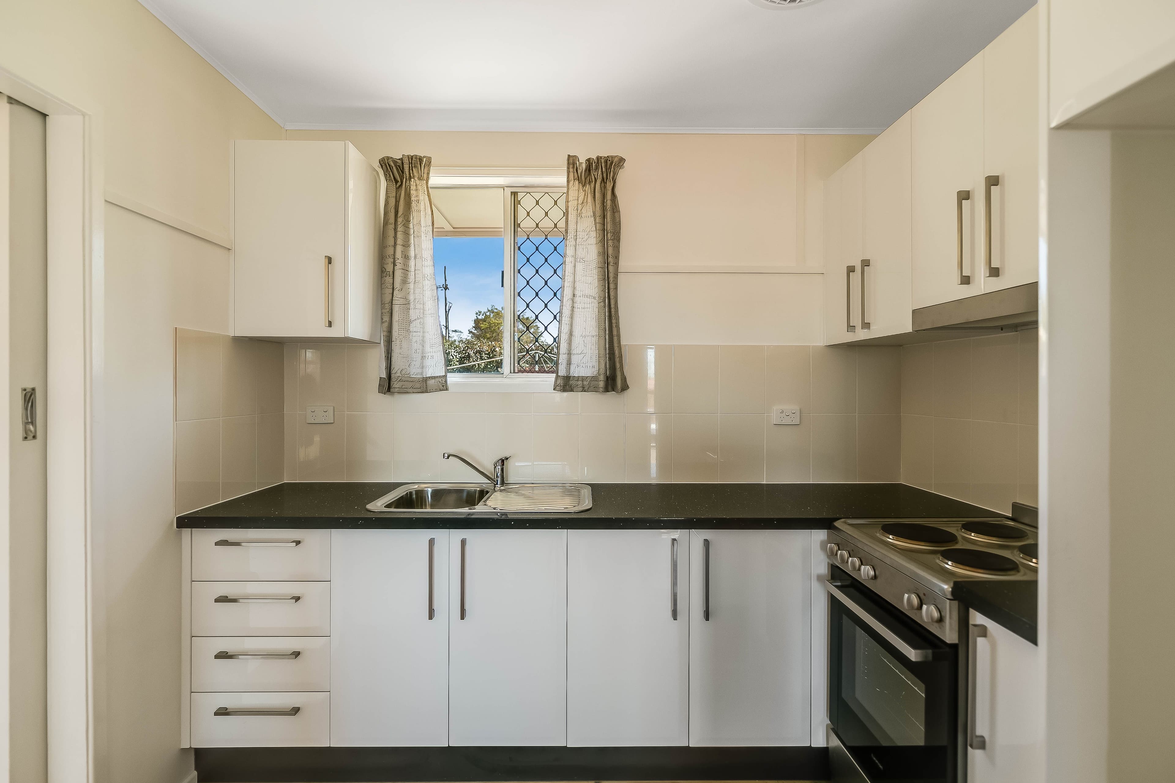 14 Ascot Street, Newtown QLD 4350, Newtown - Thumbnail 2