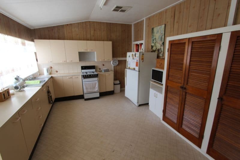 31 Parry Street, Charleville QLD 4470, Charleville - Thumbnail 2