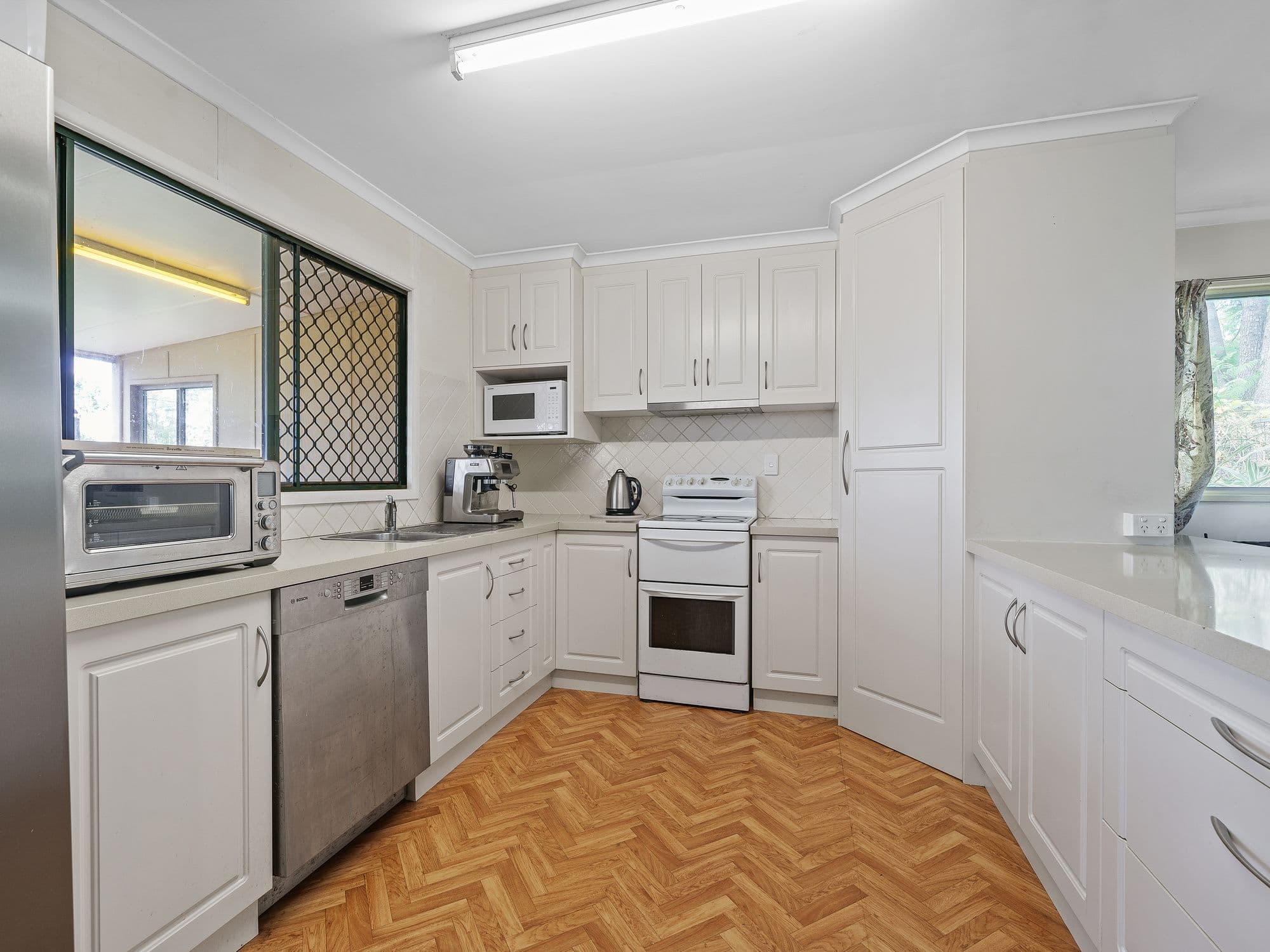 76 Lockyer View Road, Wivenhoe Pocket QLD 4306, Wivenhoe Pocket - Thumbnail 4