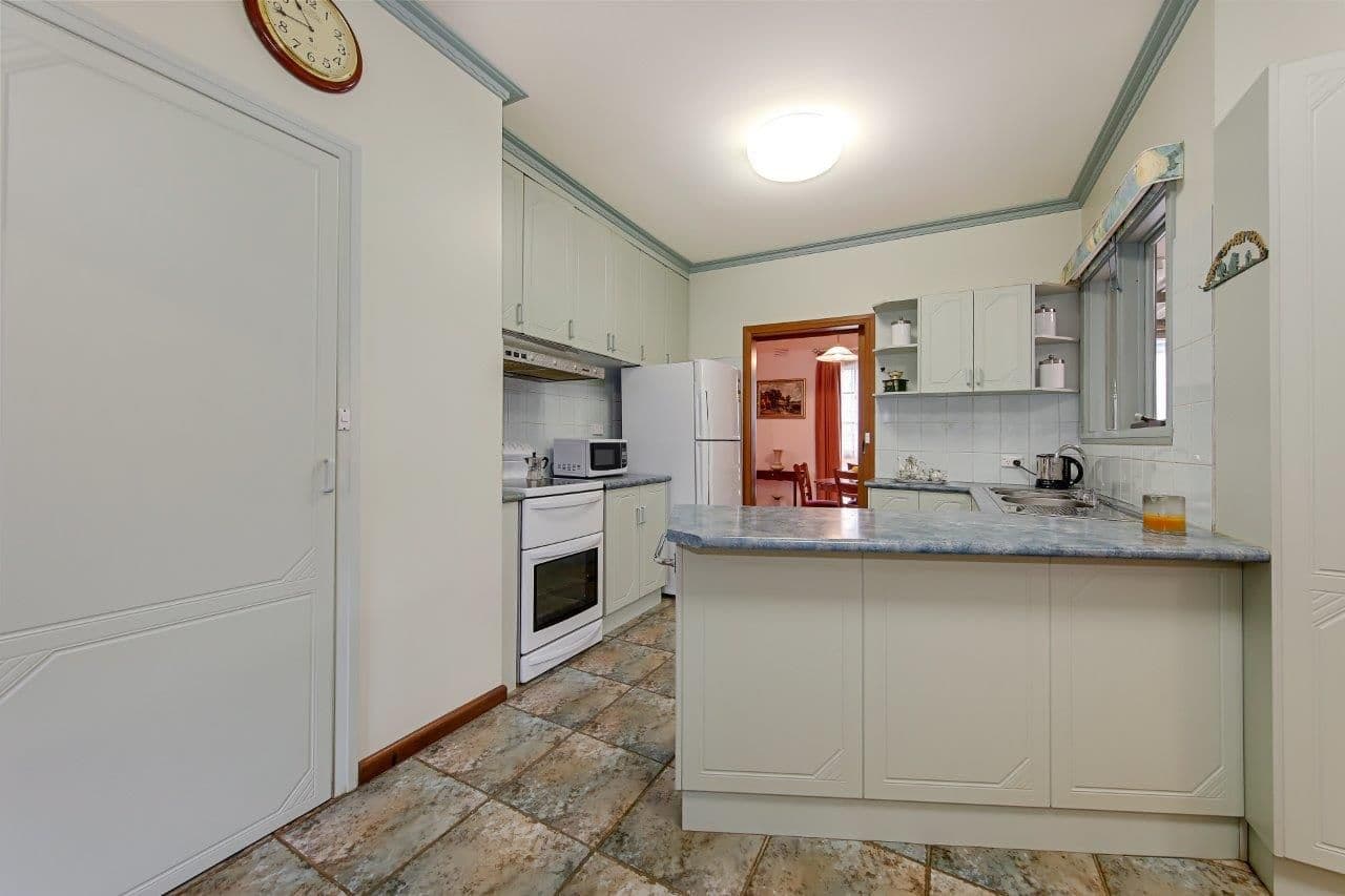 7 Dixon Avenue, Werribee VIC 3030, Werribee - Thumbnail 6