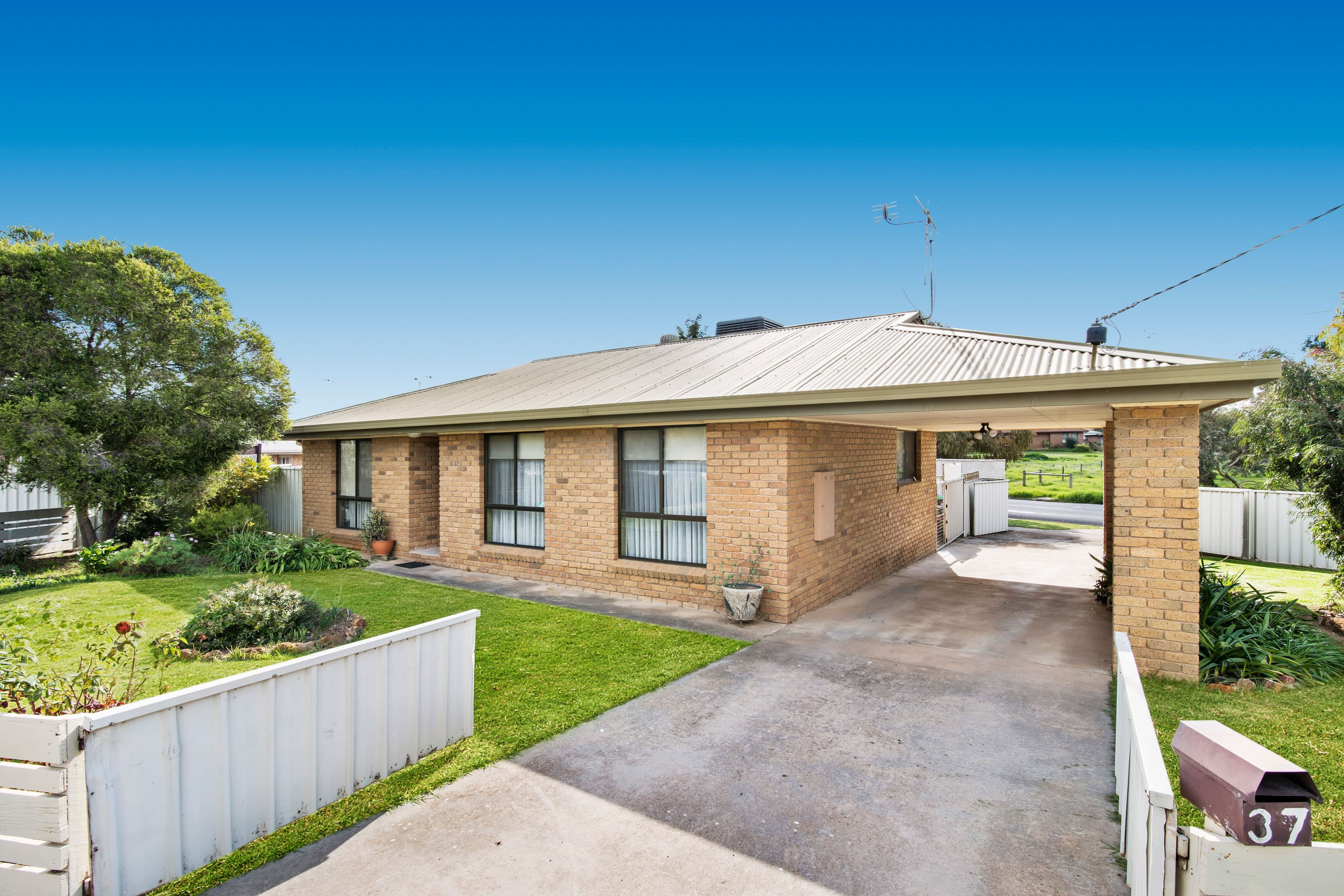 37 Arblaster Street, California Gully VIC 3556, California Gully - Image 1