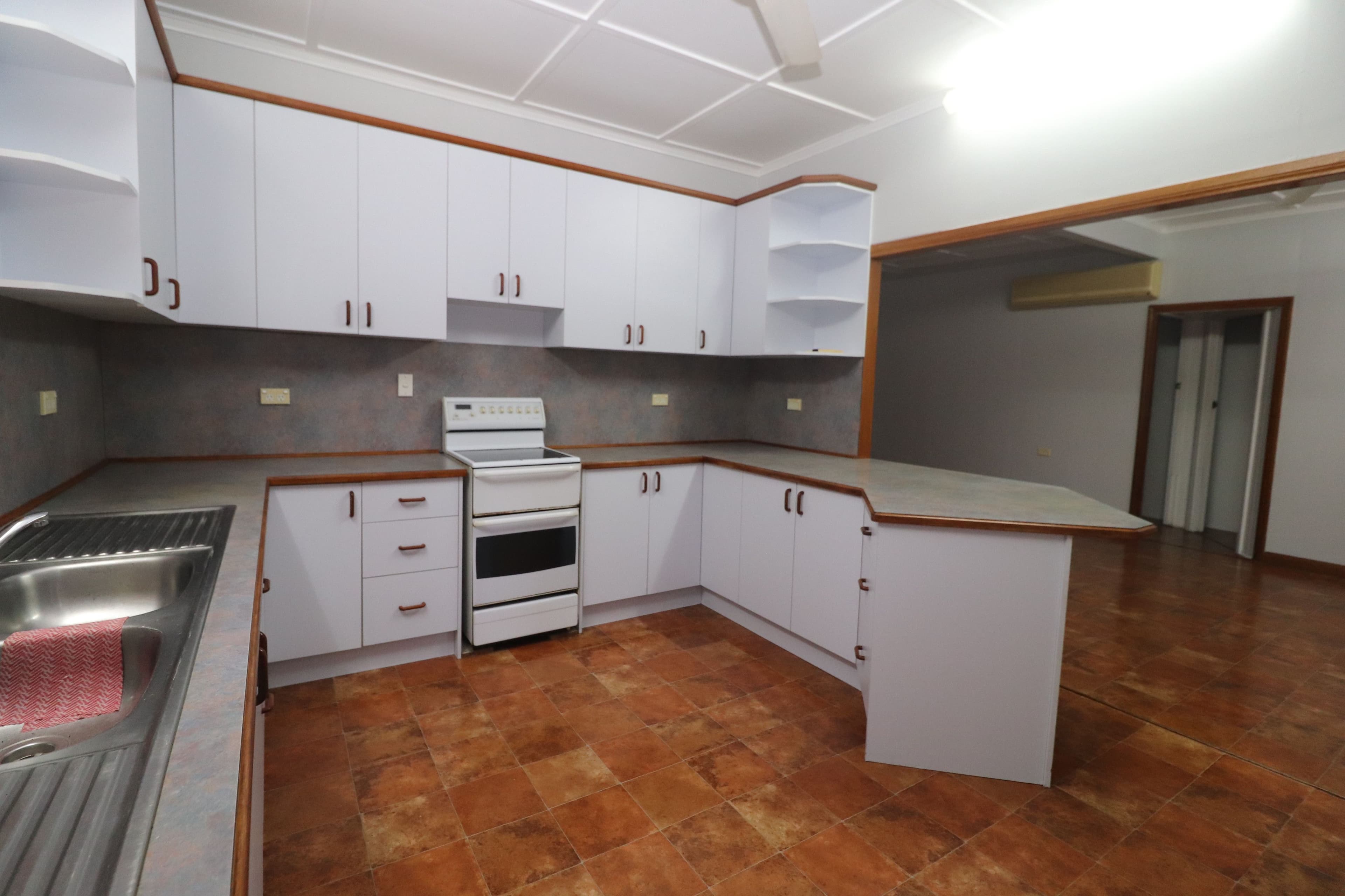 7 Hunter Street, Ingham QLD 4850, Ingham - Thumbnail 2