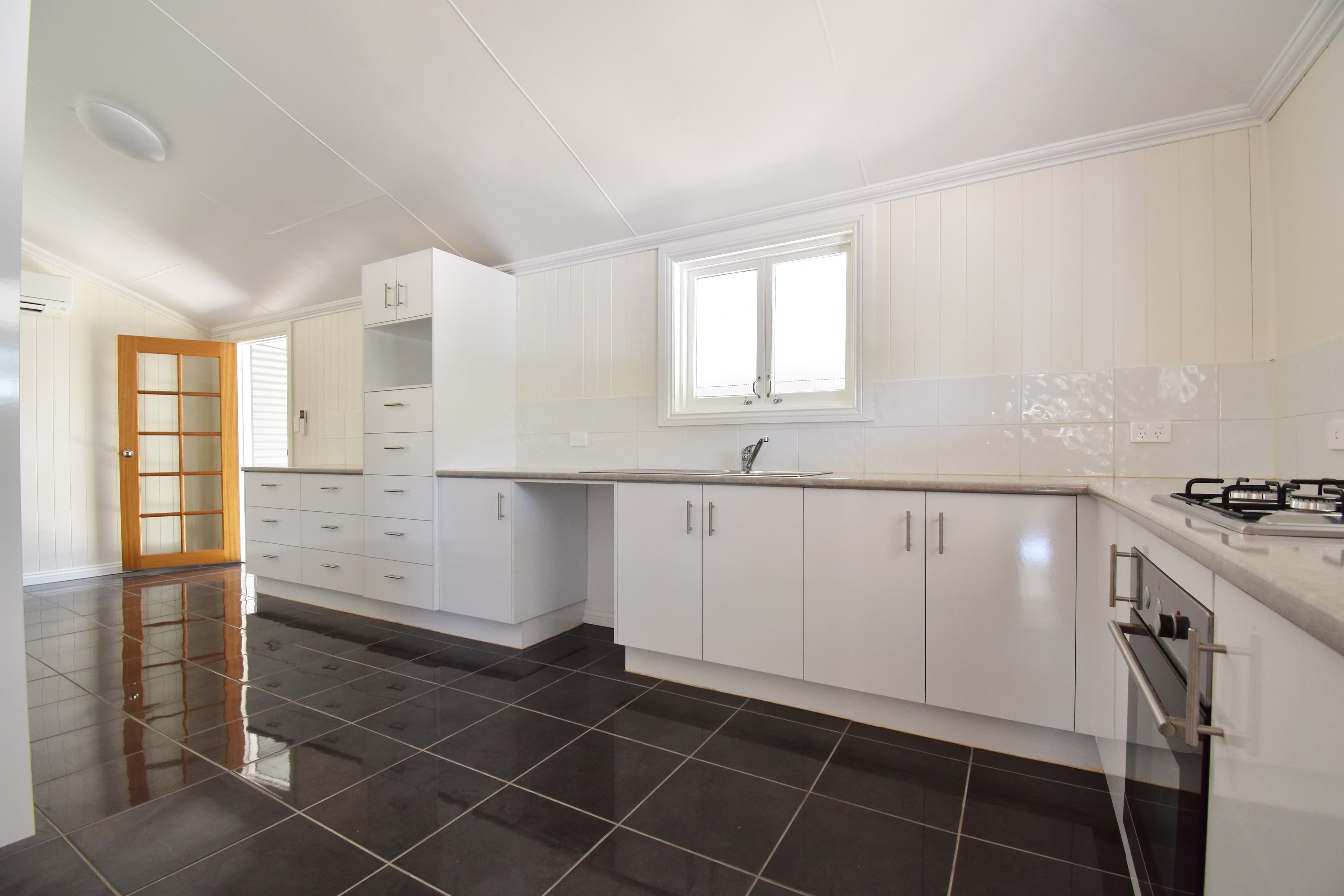 141 Cassowary Street, Longreach QLD 4730, Longreach - Thumbnail 6