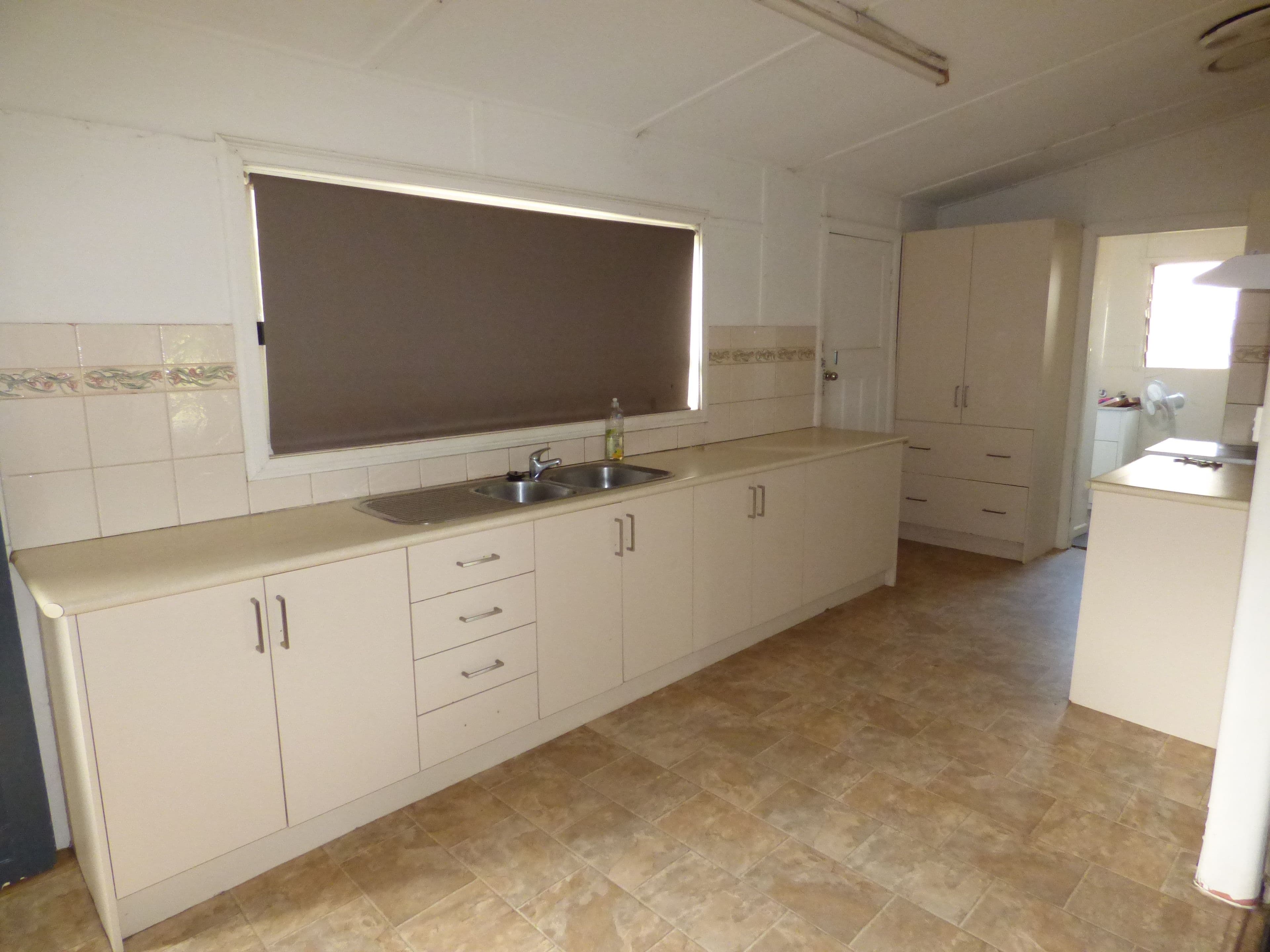 16 Elizabeth Street, Forbes NSW 2871, Forbes - Thumbnail 3