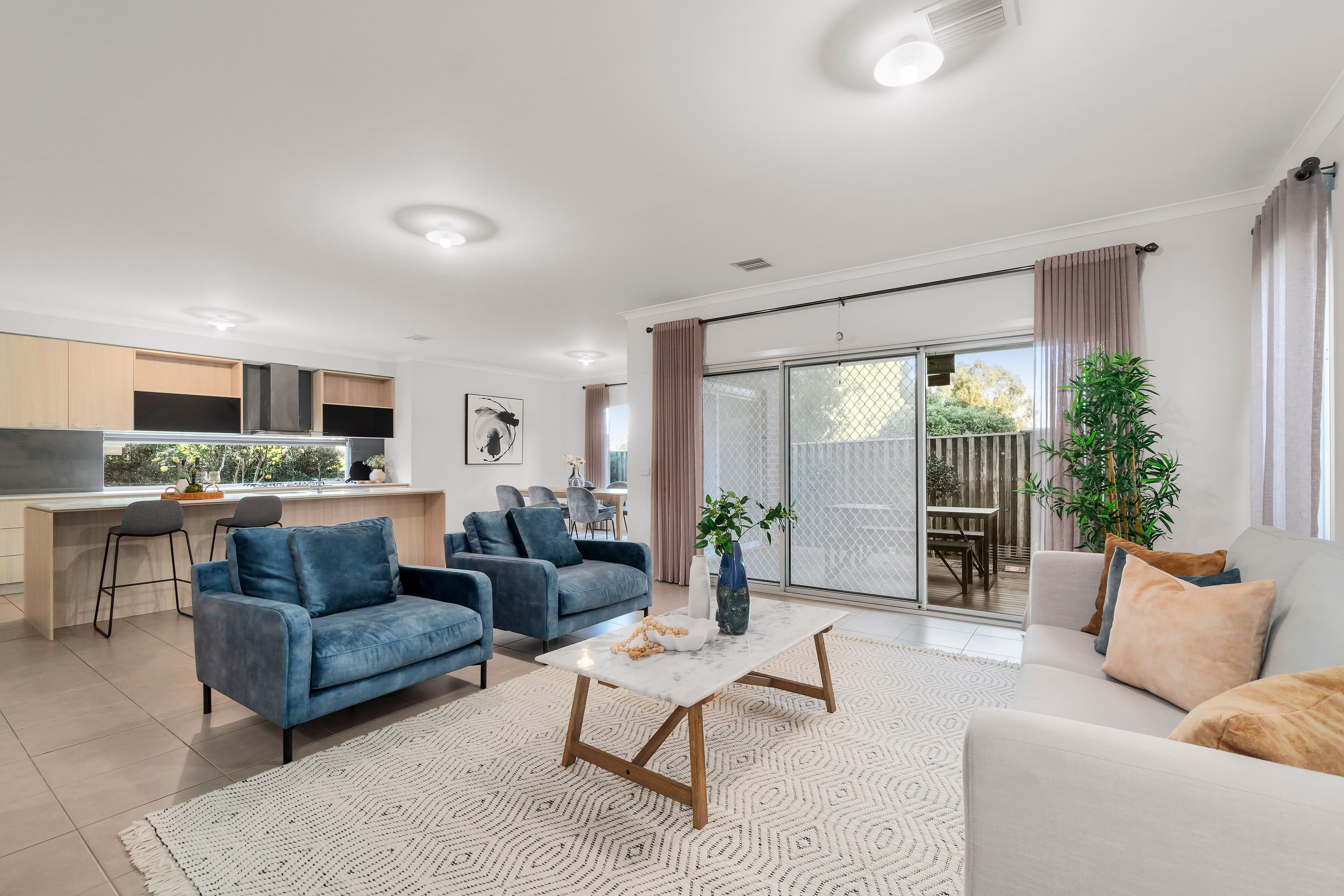 1 Gravillia Grove, Wantirna South VIC 3152, Wantirna South - Thumbnail 2