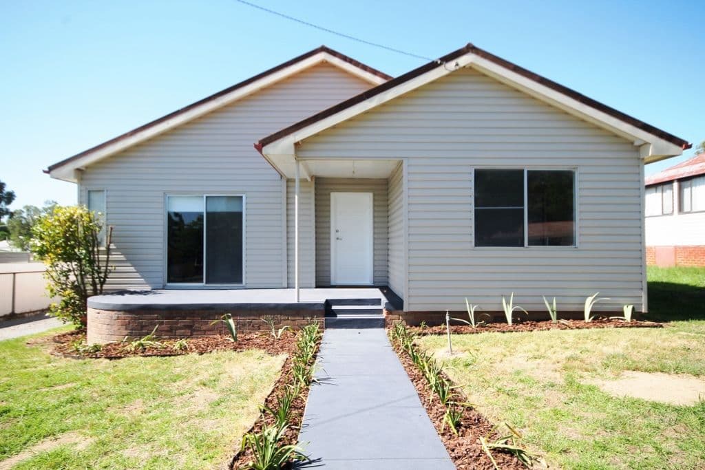 37 William Street, Young - Image 1