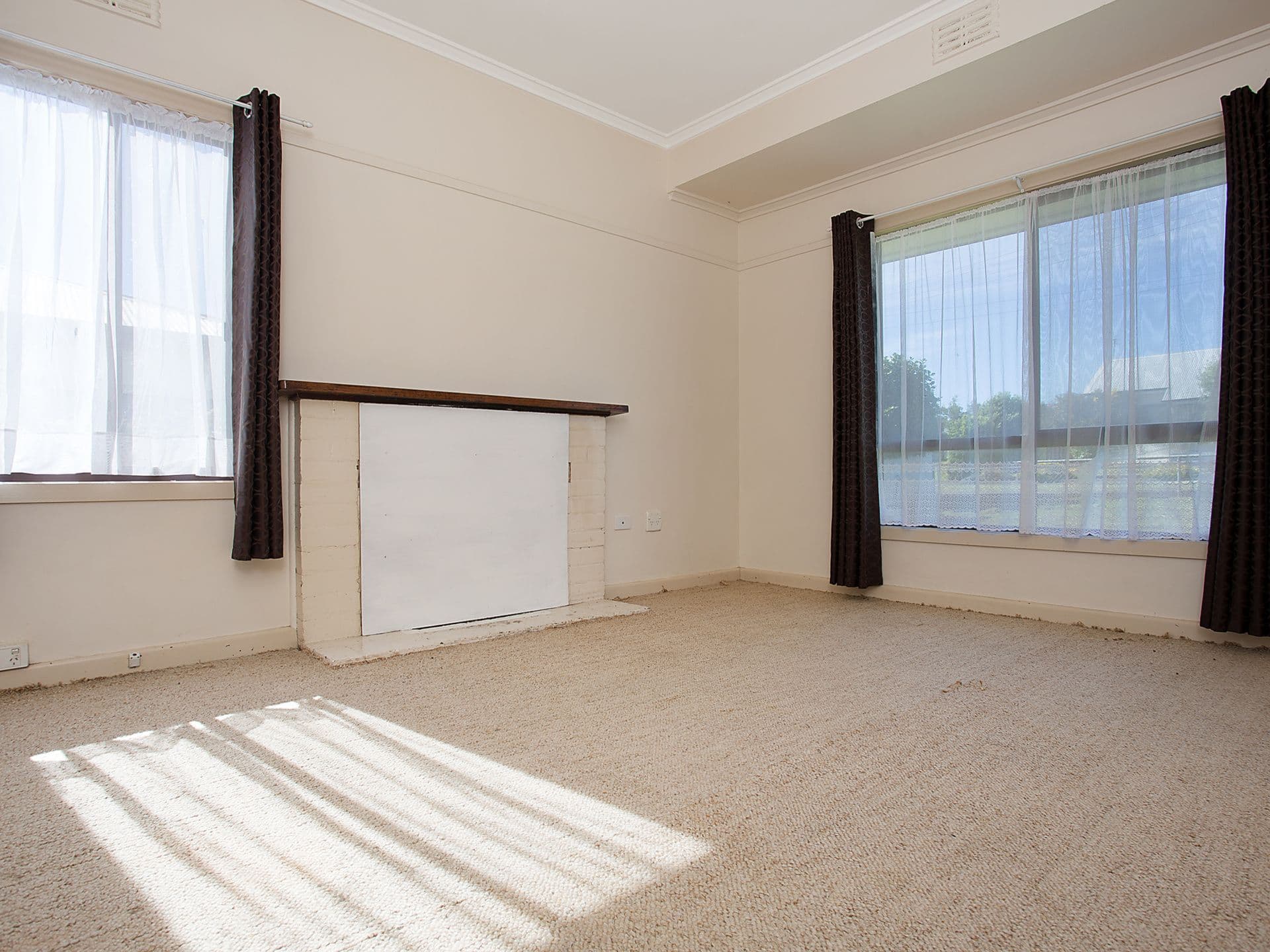 16 Russell Street, Camperdown VIC 3260, Camperdown - Thumbnail 3