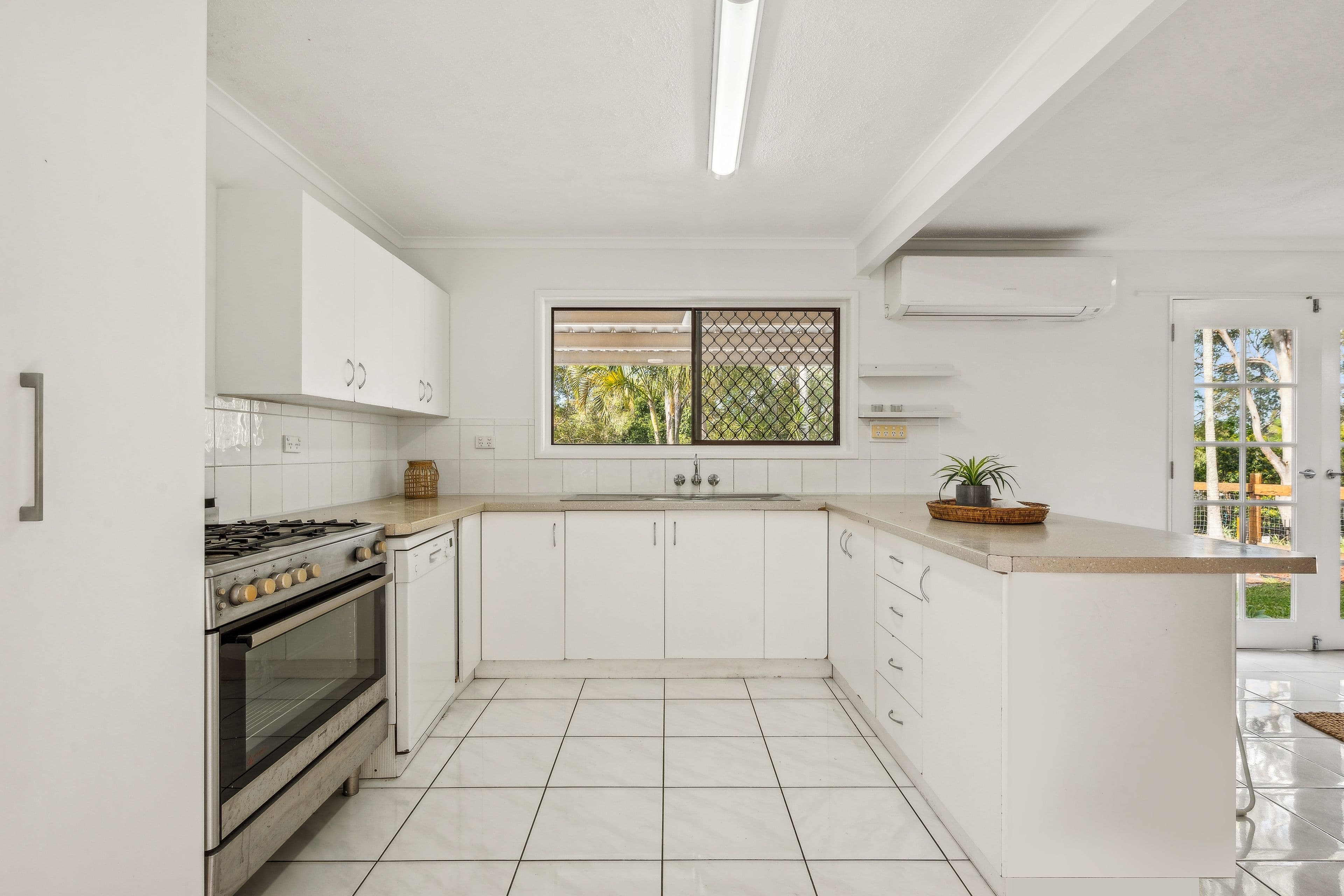 1 Lisa Street, Strathpine QLD 4500, Strathpine - Thumbnail 4