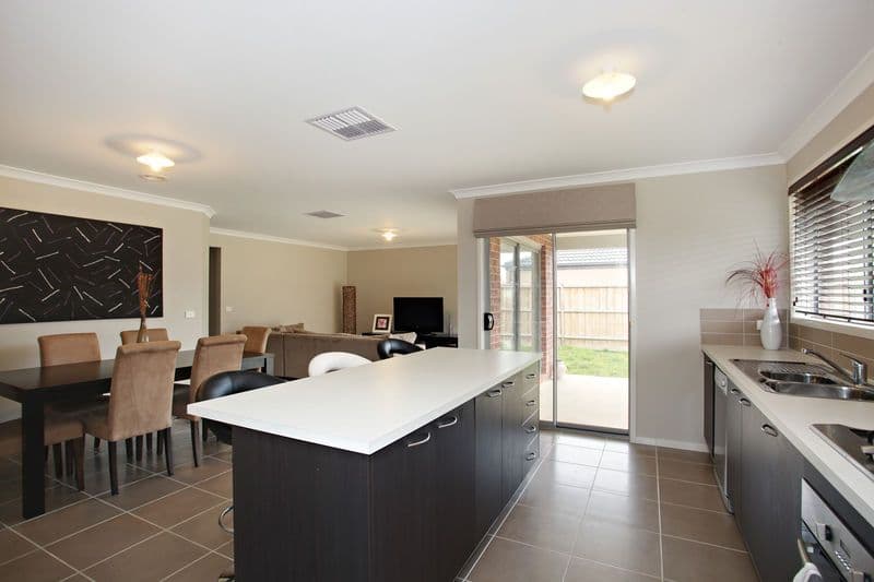 4 Armstrong Street, CRANBOURNE EAST VIC 3977, Cranbourne East - Thumbnail 5