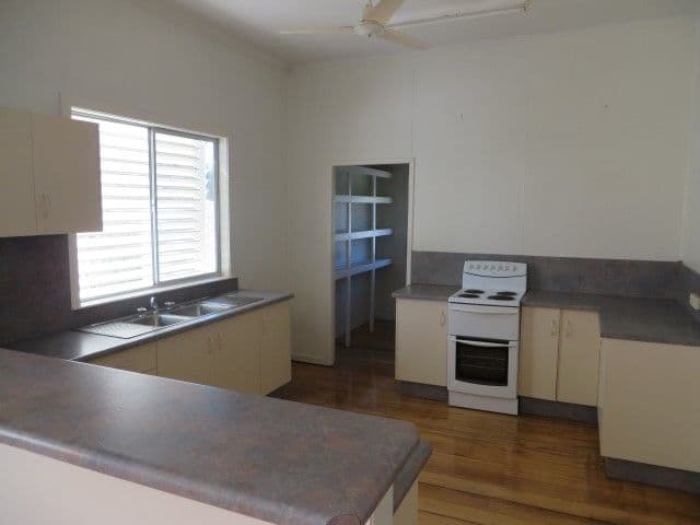 39 Chrystal Street, Roma QLD 4455, Roma - Thumbnail 2