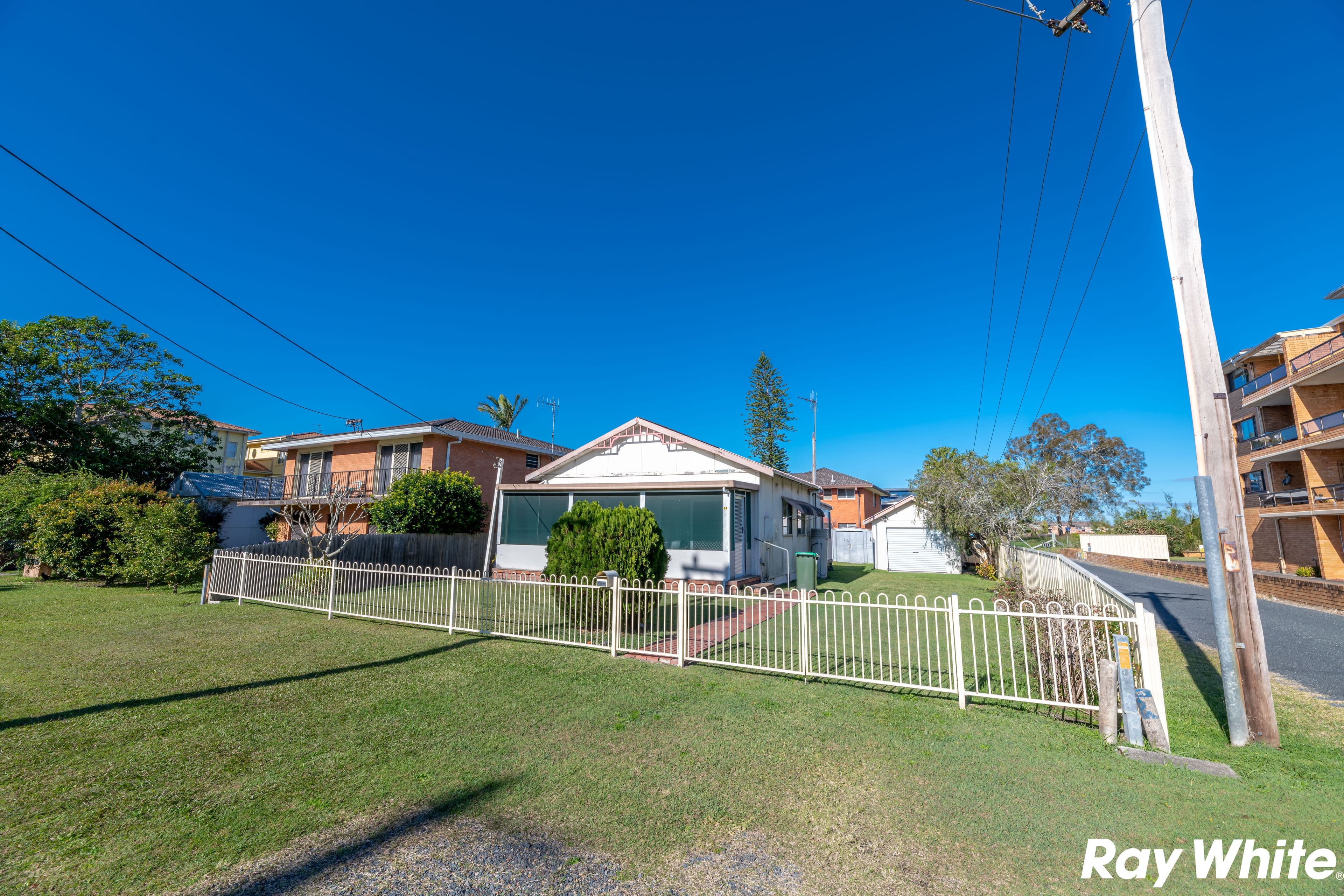 22 Taree Street, Tuncurry NSW 2428, Tuncurry - Thumbnail 4